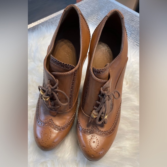 Platform Gucci high heels size 7, it goes smaller, so it like size 6 - Picture 3 of 3